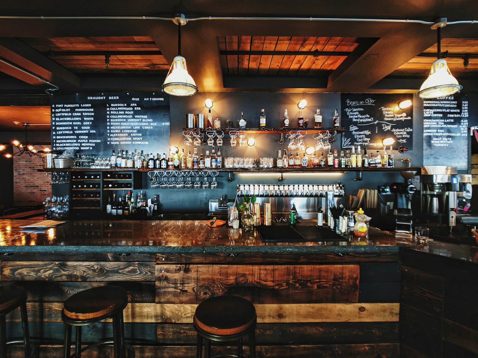 Bars, Comptoirs & Prestige